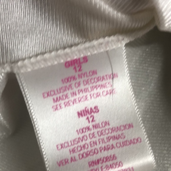 Girls size 12 very stretched out white lace trim mini slip - Picture 4 of 8